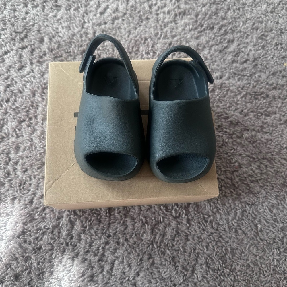 Preloved Yzy slide infants. Black Slip-On Shoes